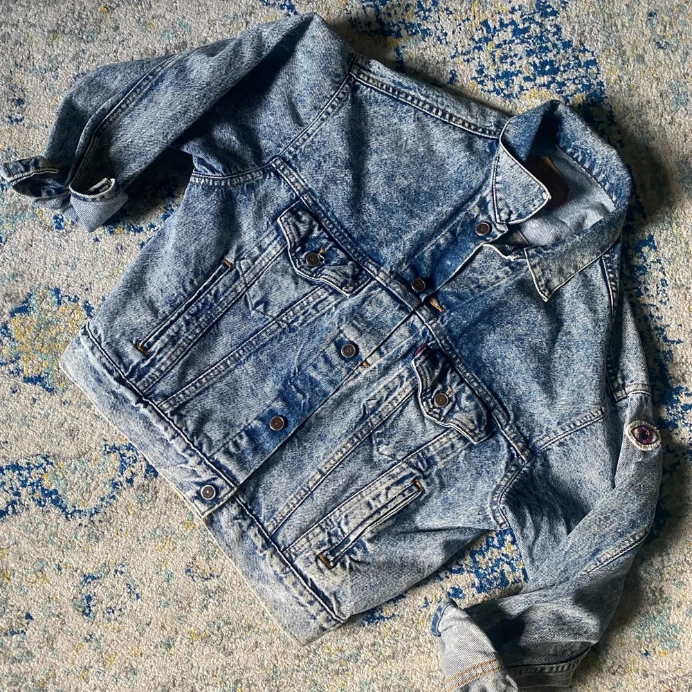 Vintage acid wash levi’s denim jean jacket medium EUC embellished retro 80s - Picture 3 of 6